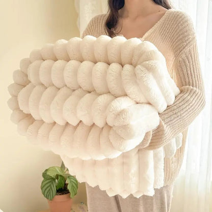 ⏳Limited-time 50% off💥Thickened rabbit plush&milk velvet cover blanket☁️